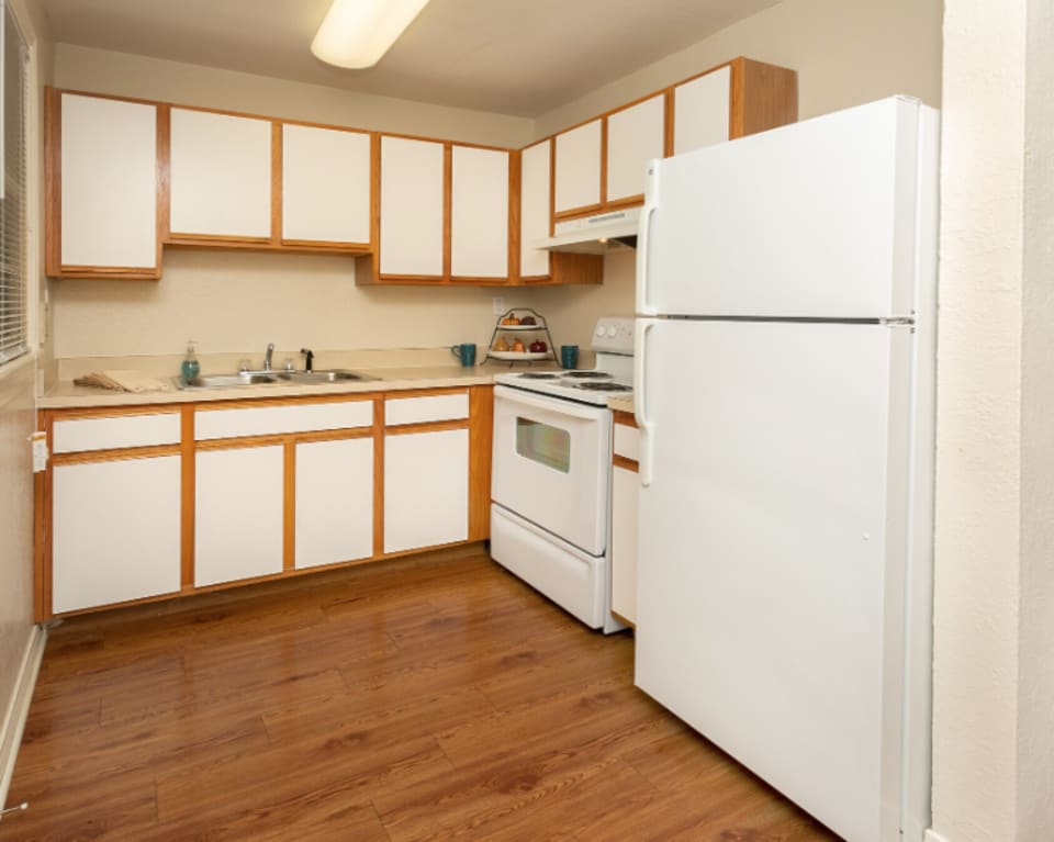 Apartment Kitchen With White Appliances at St. Johns Landing Apartments in Green Cove Springs, Florida