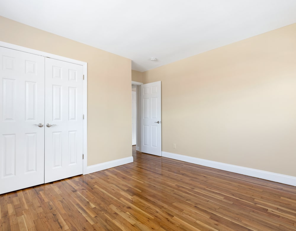 Bedroom with spacious closet at Eagle Rock Apartments at Hicksville/Jericho in Hicksville, New York