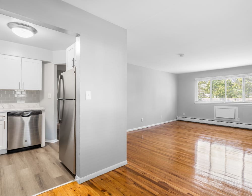 Bay Shore, NY Apartments for Rent | Mid Island Apartments