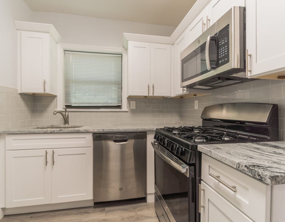 Beautiful Kitchen at Eagle Rock Apartments at Hicksville/Jericho in Hicksville, New York