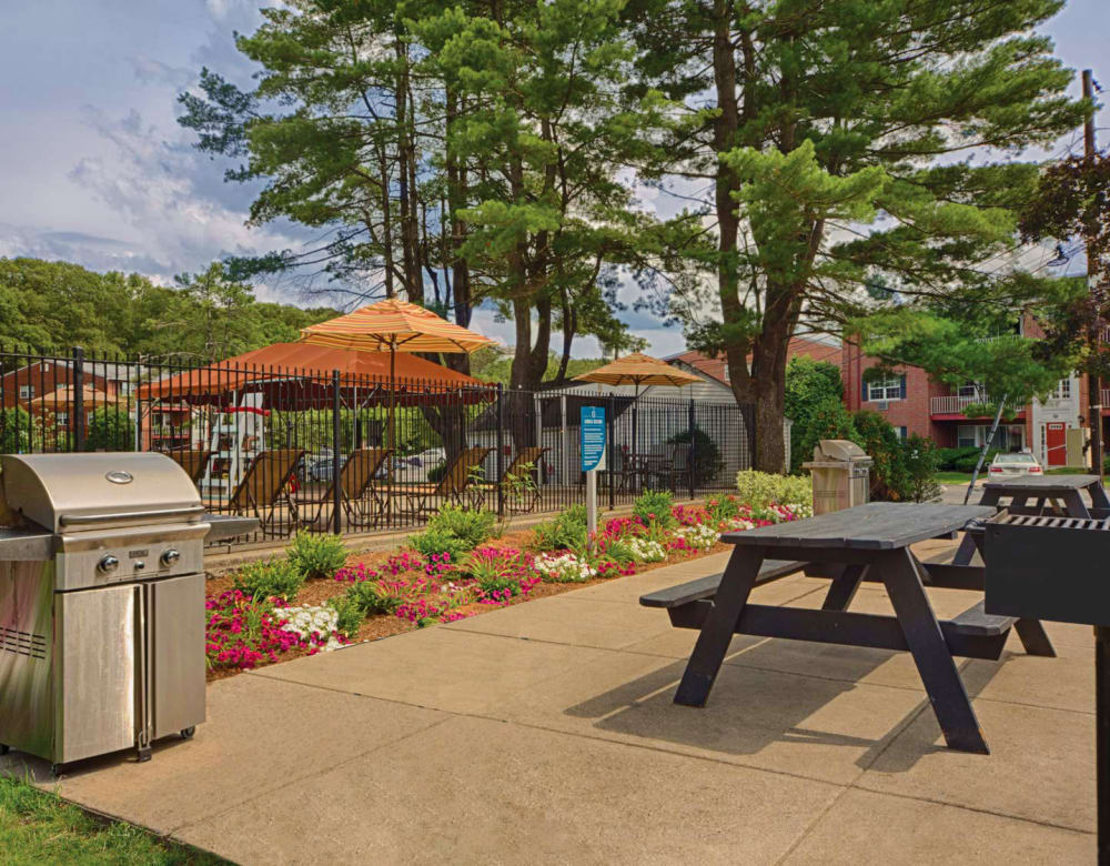 Well maintained picnic and grill area at Eagle Rock Apartments at Framingham in Framingham, Massachusetts