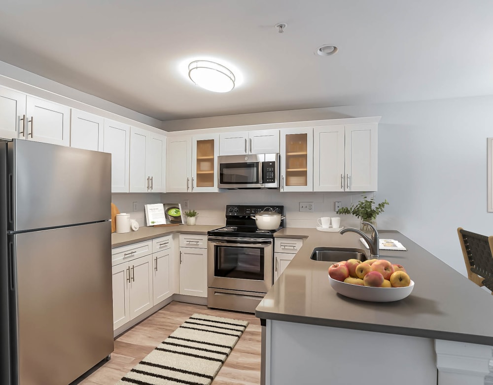 Modern Kitchen at Eagle Rock Apartments & Townhomes at Rensselaer in Rensselaer, New York