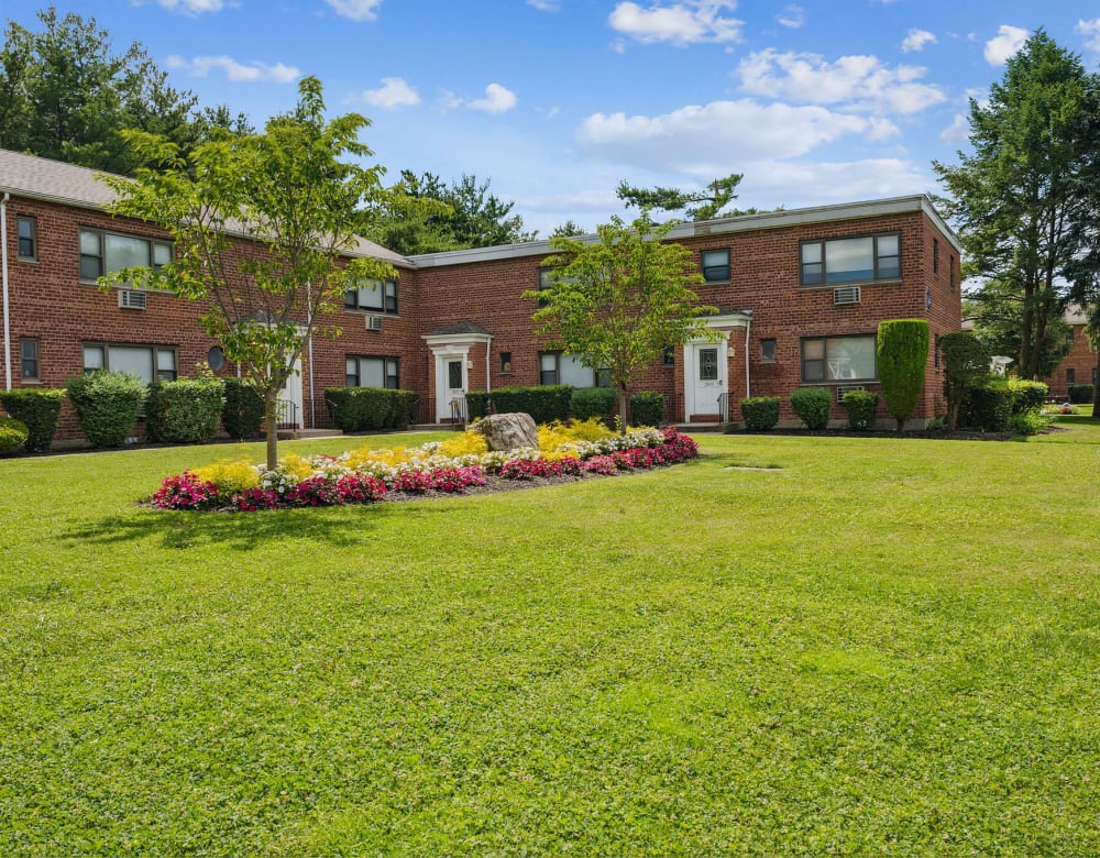 A wide park area at Eagle Rock Apartments at Hicksville/Jericho in Hicksville, New York