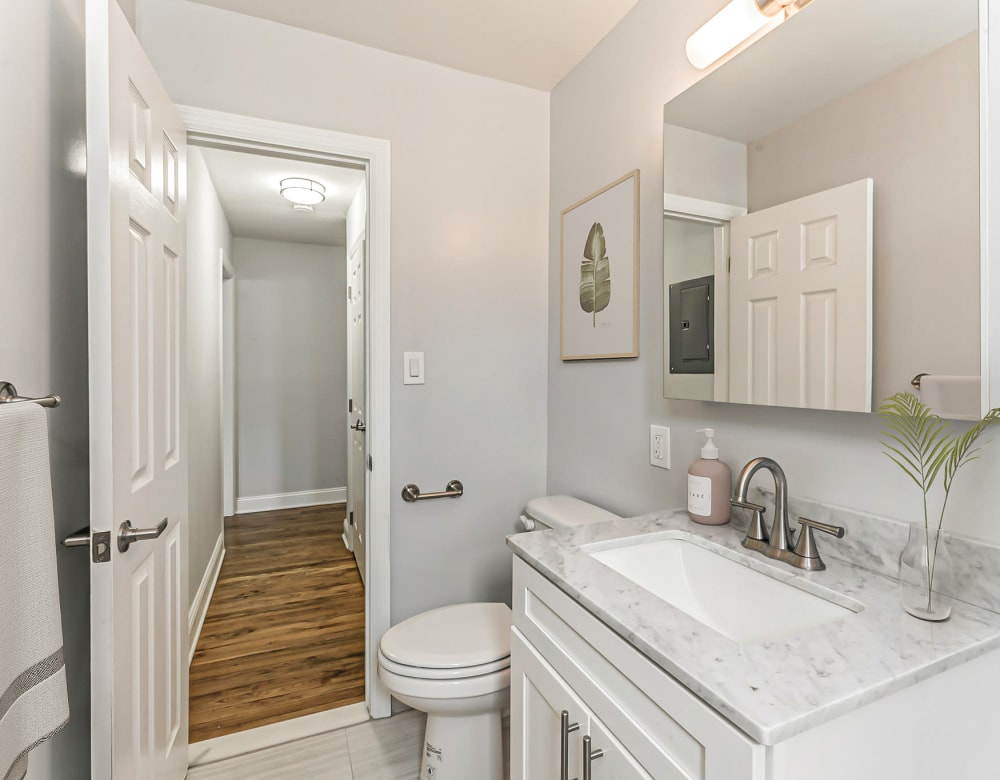 Spacious Apartments with a Bathroom at Eagle Rock Apartments at Hicksville/Jericho