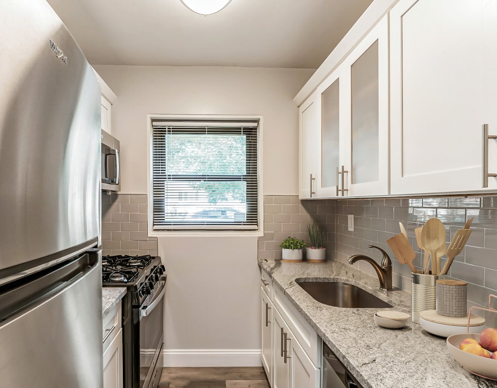 Eagle Rock Apartments at Hicksville/Jericho offers a State-of-the-art Kitchen in Hicksville, New York