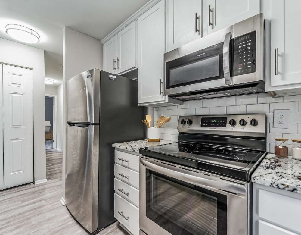 Kitchen area with Appliances at Eagle Rock Apartments at Columbia in Columbia, Maryland