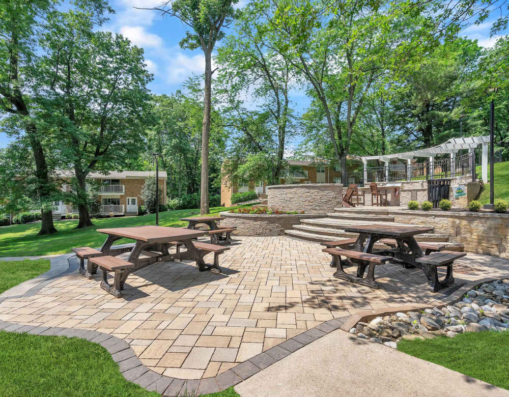 Outdoor Courtyard at Eagle Rock Apartments at North Plainfield in North Plainfield, New Jersey
