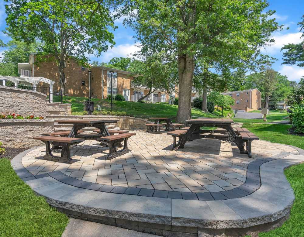 Outdoor Seating Area at Eagle Rock Apartments at North Plainfield in North Plainfield, New Jersey