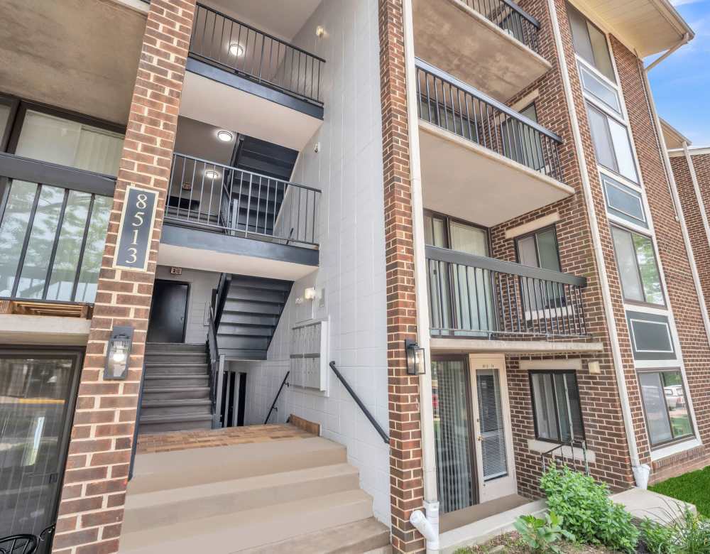 Modern apartment homes at Eagle Rock Apartments at West Springfield in Springfield, Virginia