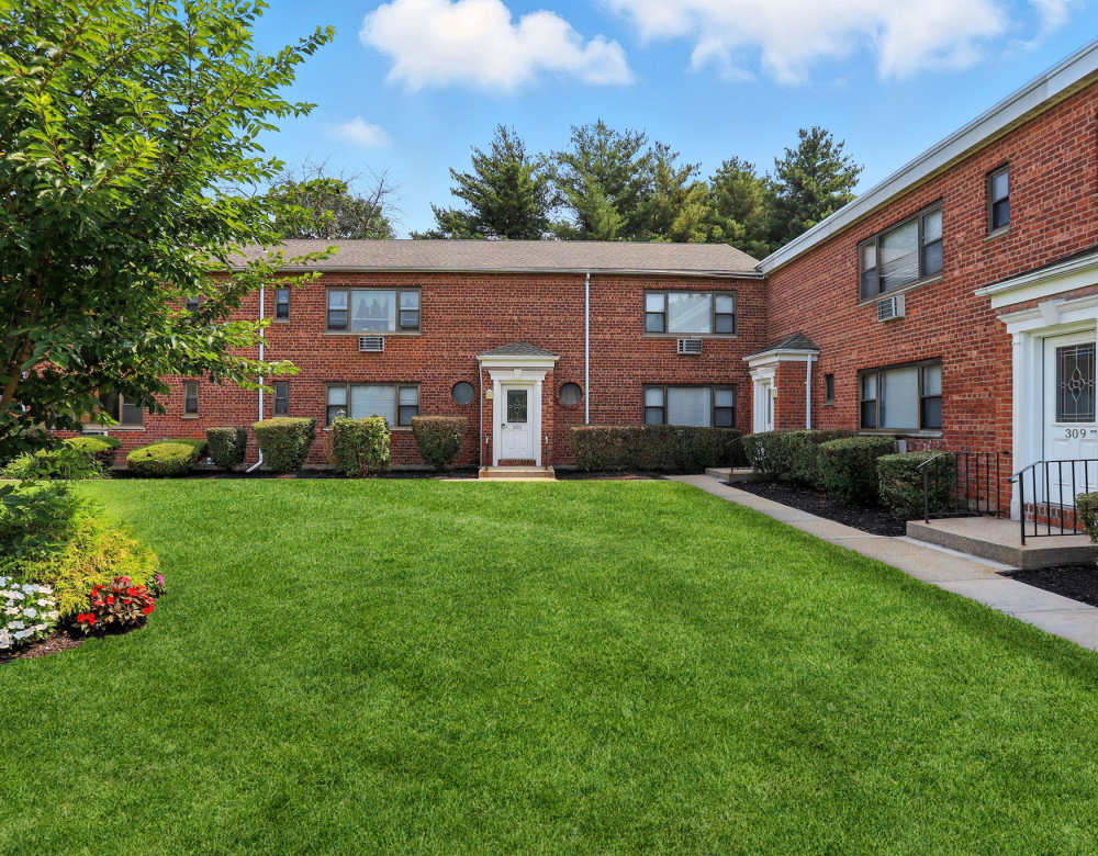 A wide park area at Eagle Rock Apartments at Hicksville/Jericho in Hicksville, New York