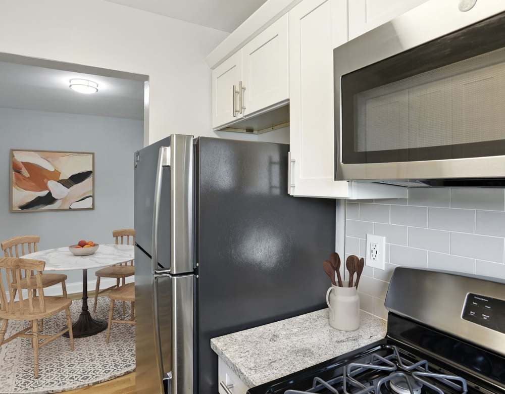 White shaker cabinetry in the kitchen at Eagle Rock Apartments at Hicksville/Jericho in Hicksville, New York