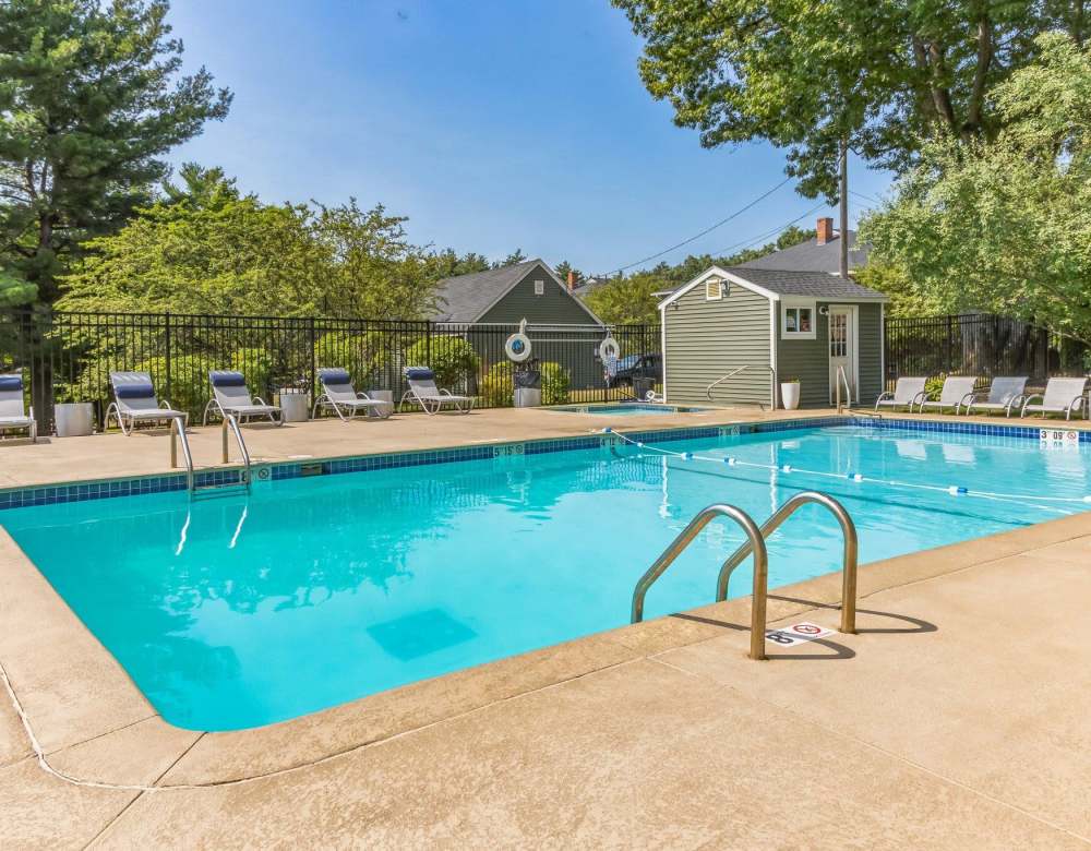Apartments with a Swimming Pool at Eagle Rock Apartments at Nashua