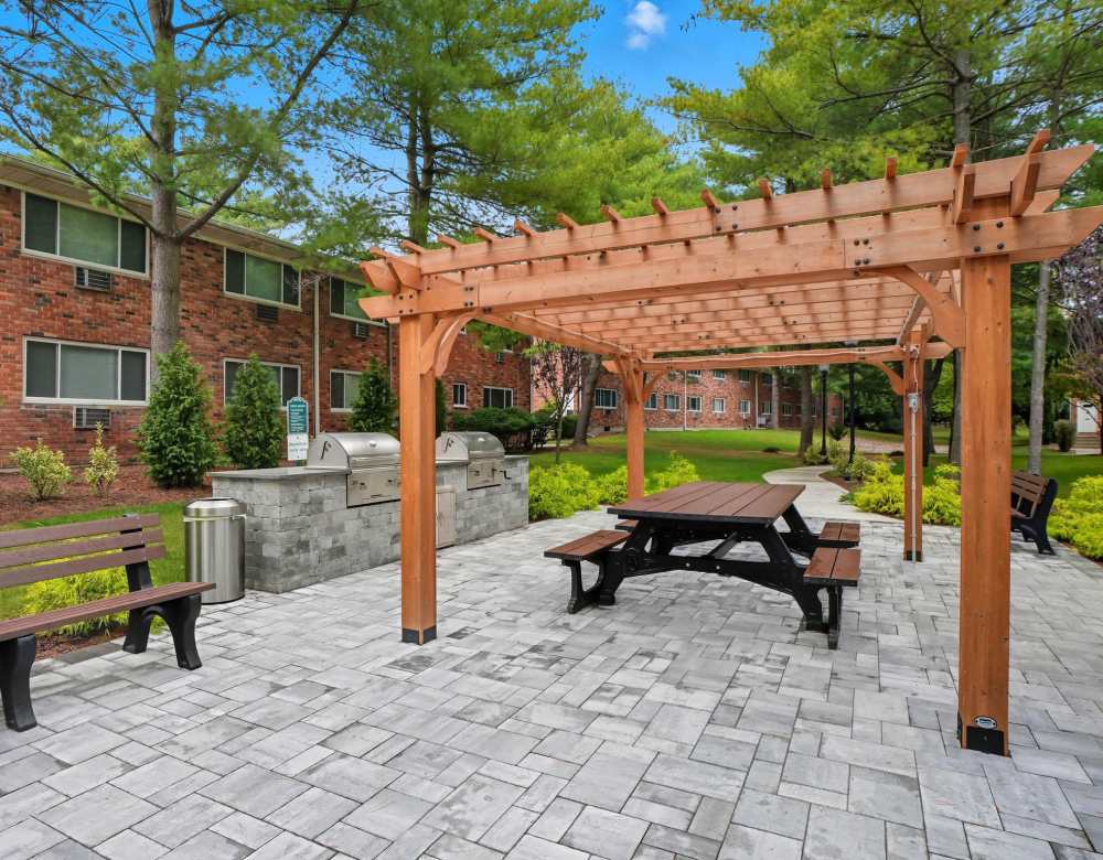 Grill and picnic area at Eagle Rock Apartments at Nesconset in Nesconset, New York