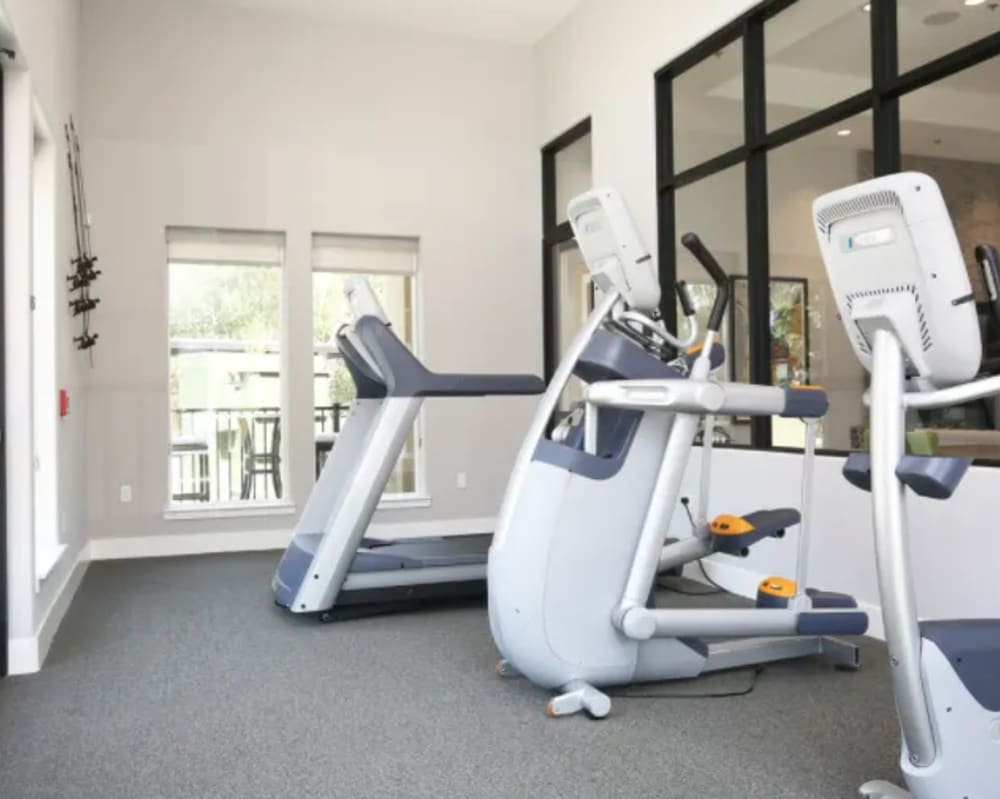 Spacious fitness center at Vines on 80 in Fairfield, California