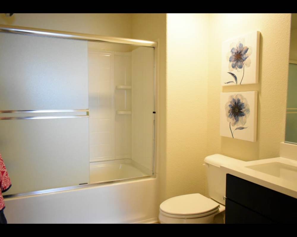 Spacious bathroom at Vines on 80 in Fairfield, California