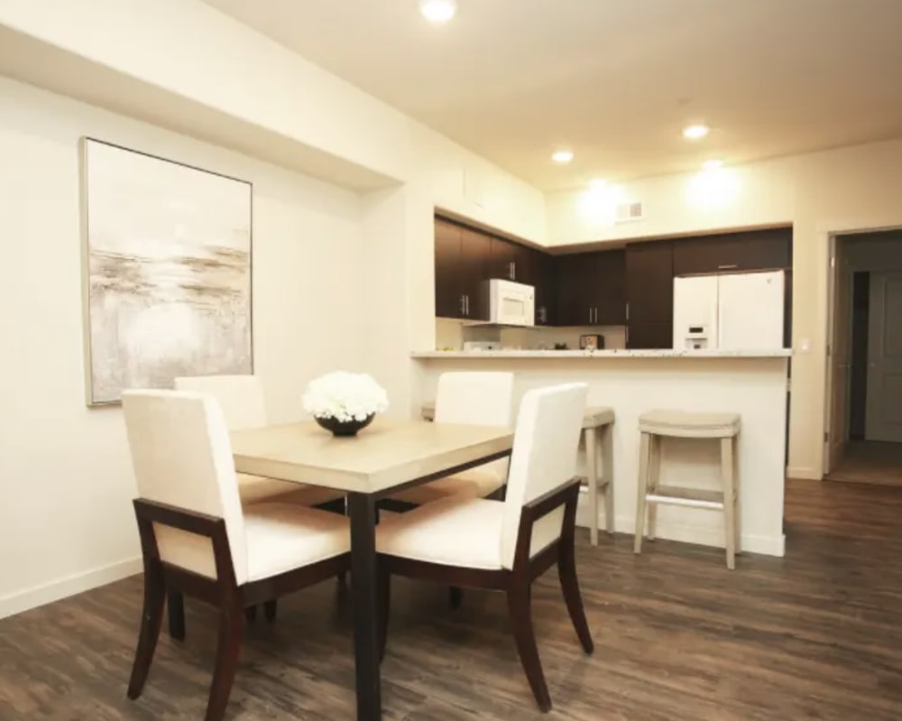 Dining room with table and white chairs at Vines on 80 in Fairfield, California