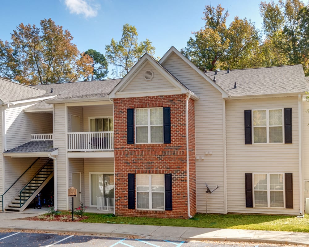 Exterior of Forest Oaks Apartment Homes in Rock Hill, South Carolina