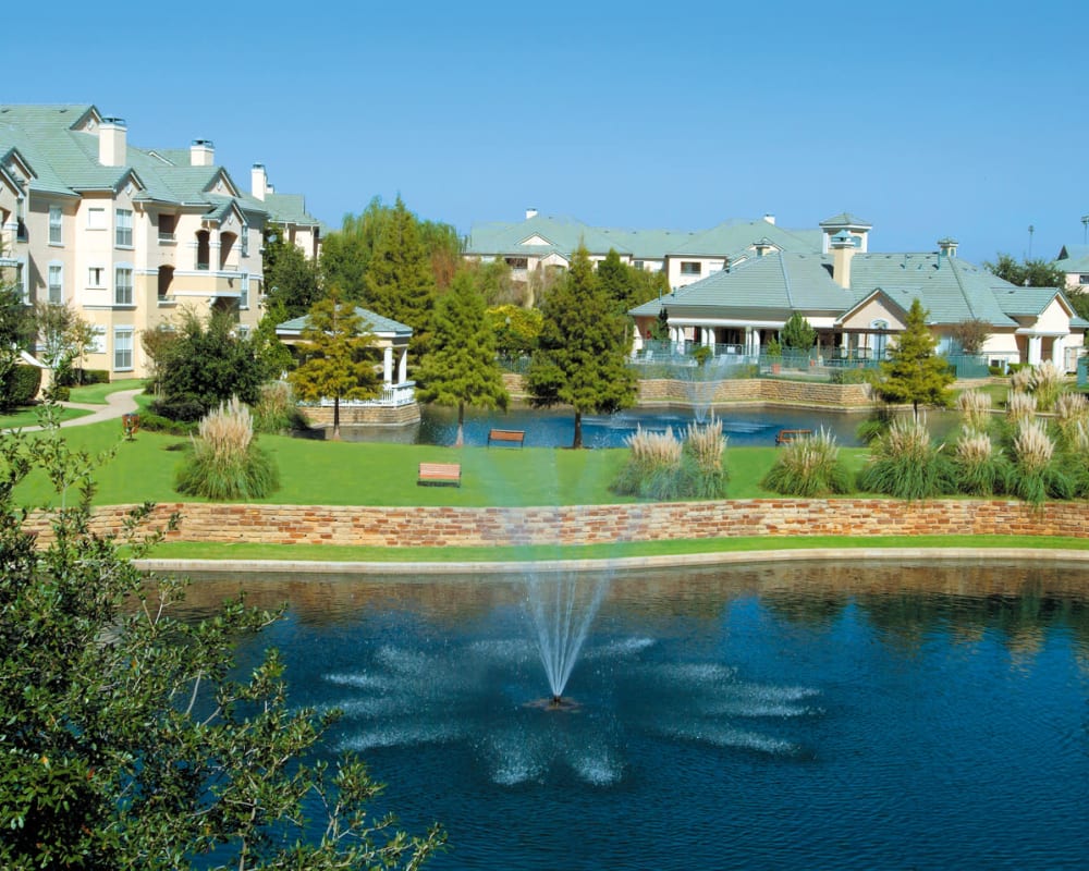 Lake with fountain at Lakeview at Parkside in Farmers Branch, Texas