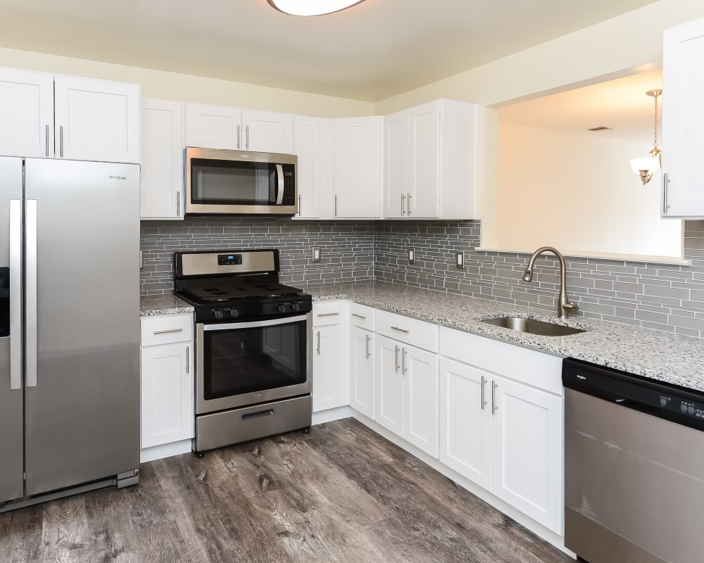 Enjoy Luxury Apartments with Modern Kitchens  at Mews at Annandale Townhomes in Annandale, NJ
