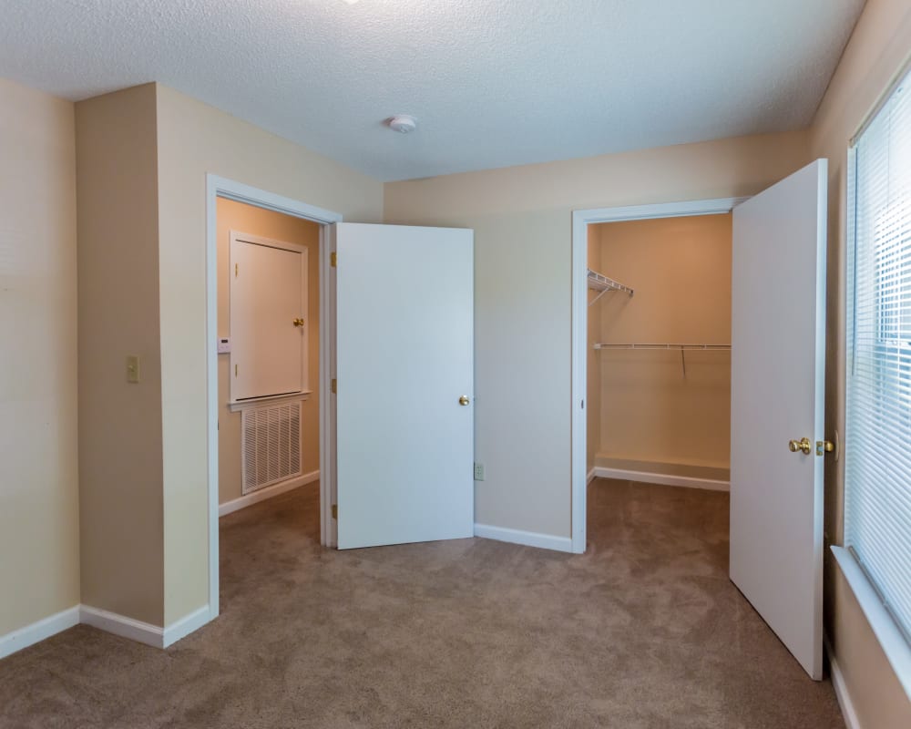 Spacious bedroom with a closet at Park Ridge Apartments in Jackson, Tennessee