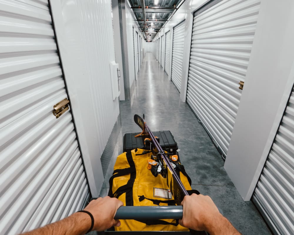 Abe Kislevitz pushes a cart of his belongings through a hallway at StorQuest Self Storage
