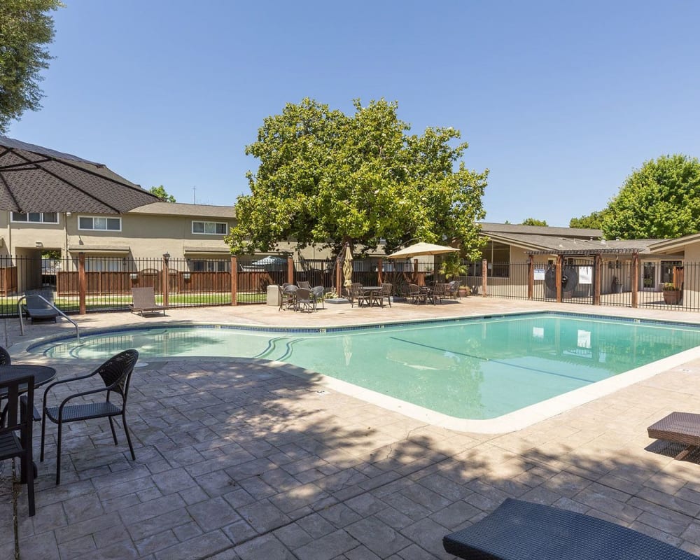 Sparkling pool at Washington Townhomes in San Lorenzo, California