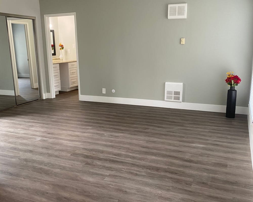 Spacious living room Pennsylvania Apartments in Fremont, California