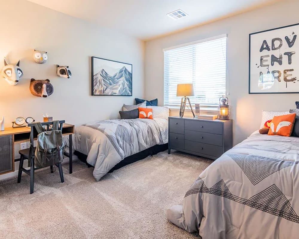 Kids bedroom with twin beds at Harvest at Fiddyment Ranch in Roseville, California
