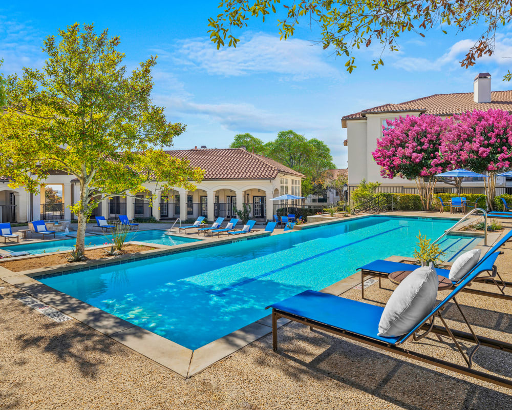 Resort-style swimming pool at Mira Vista at La Cantera in San Antonio, Texas