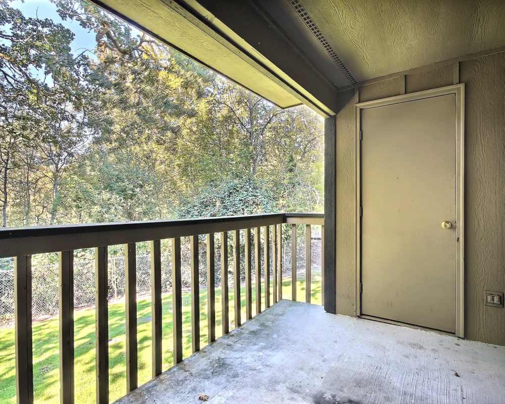 Private patio at Bellamonte in Tacoma, Washington