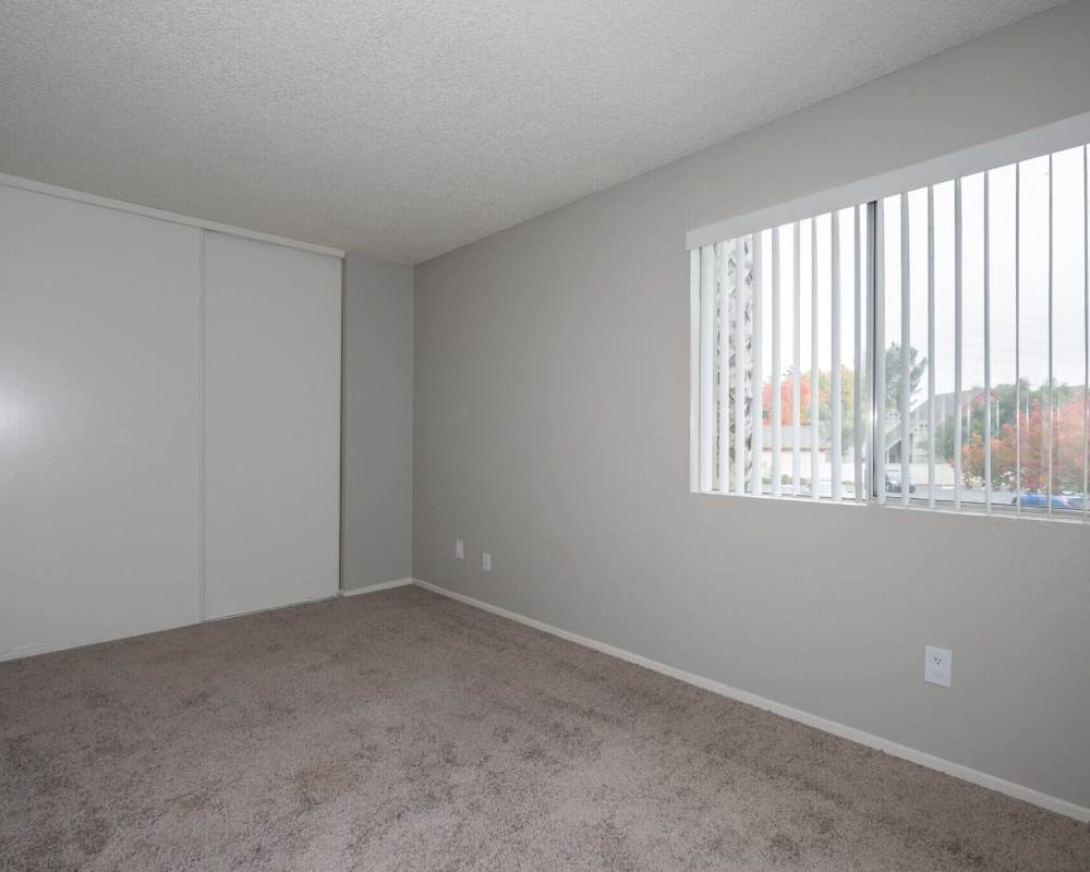 Living room at Autumn Oaks Apartments in Suisun City, California