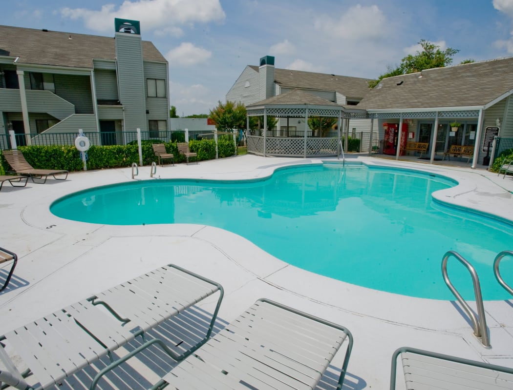 Resort-style swimming pool at Boulder Ridge in Tulsa, Oklahoma