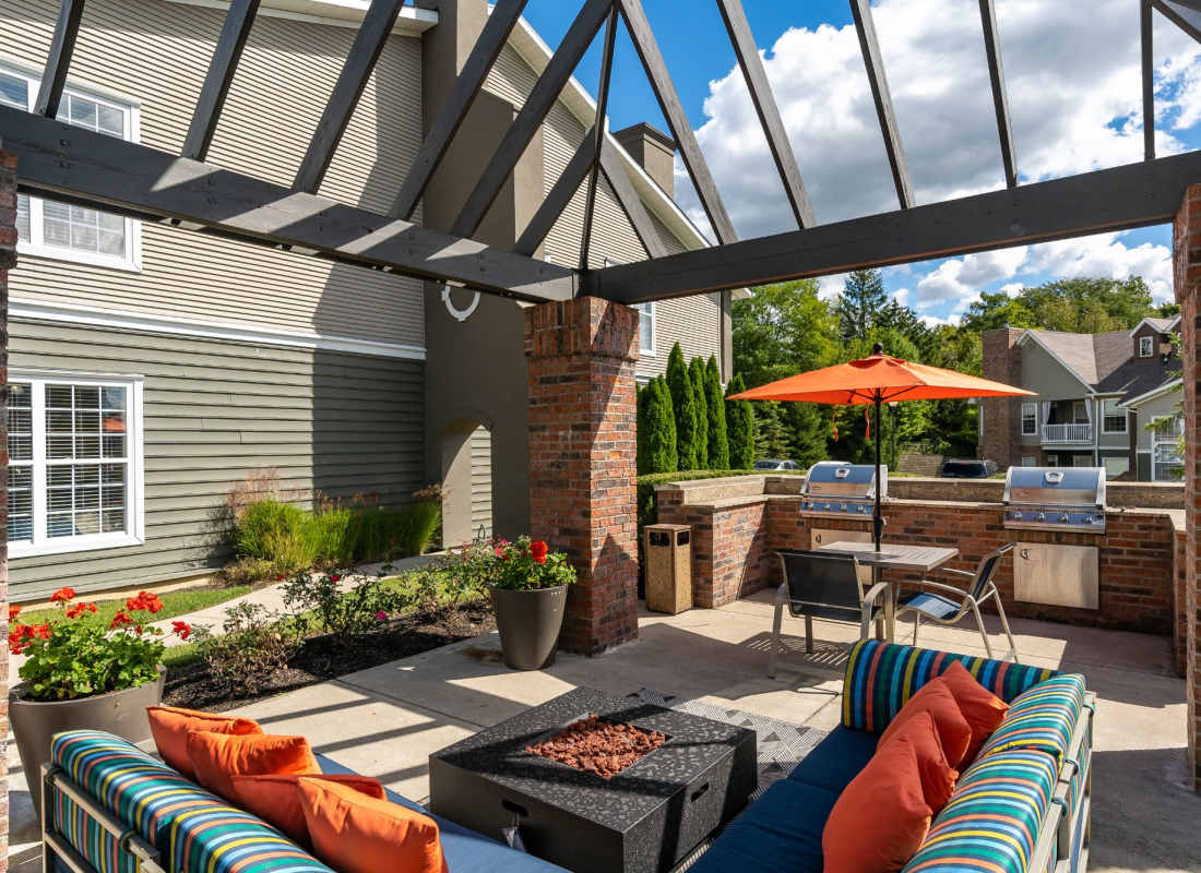 Outdoor lounge area with BBQ at The Reserve at Glenbridge in Cincinnati, Ohio
