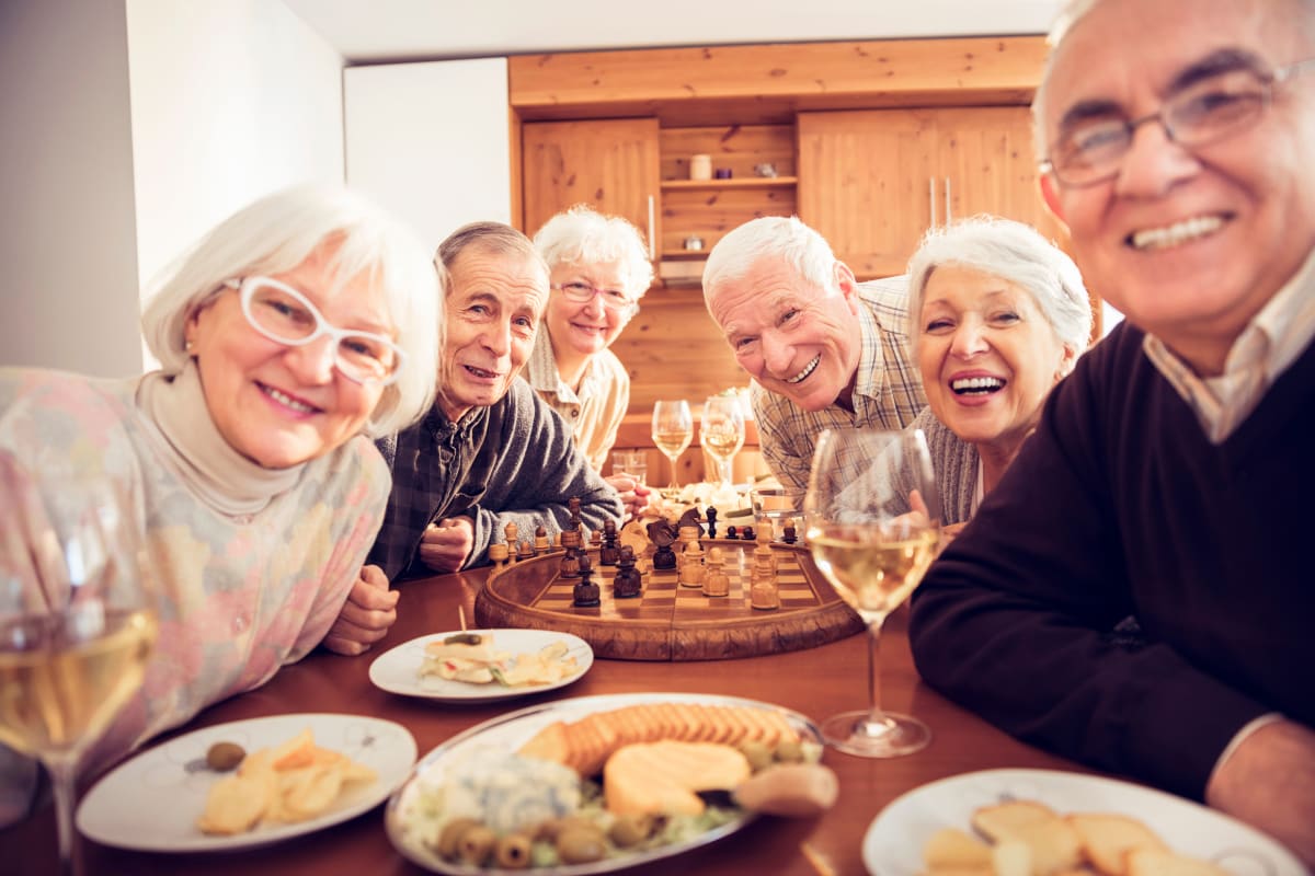 Residents gathered socially around a table at Sandpiper Senior Living in Mt. Pleasant, South Carolina