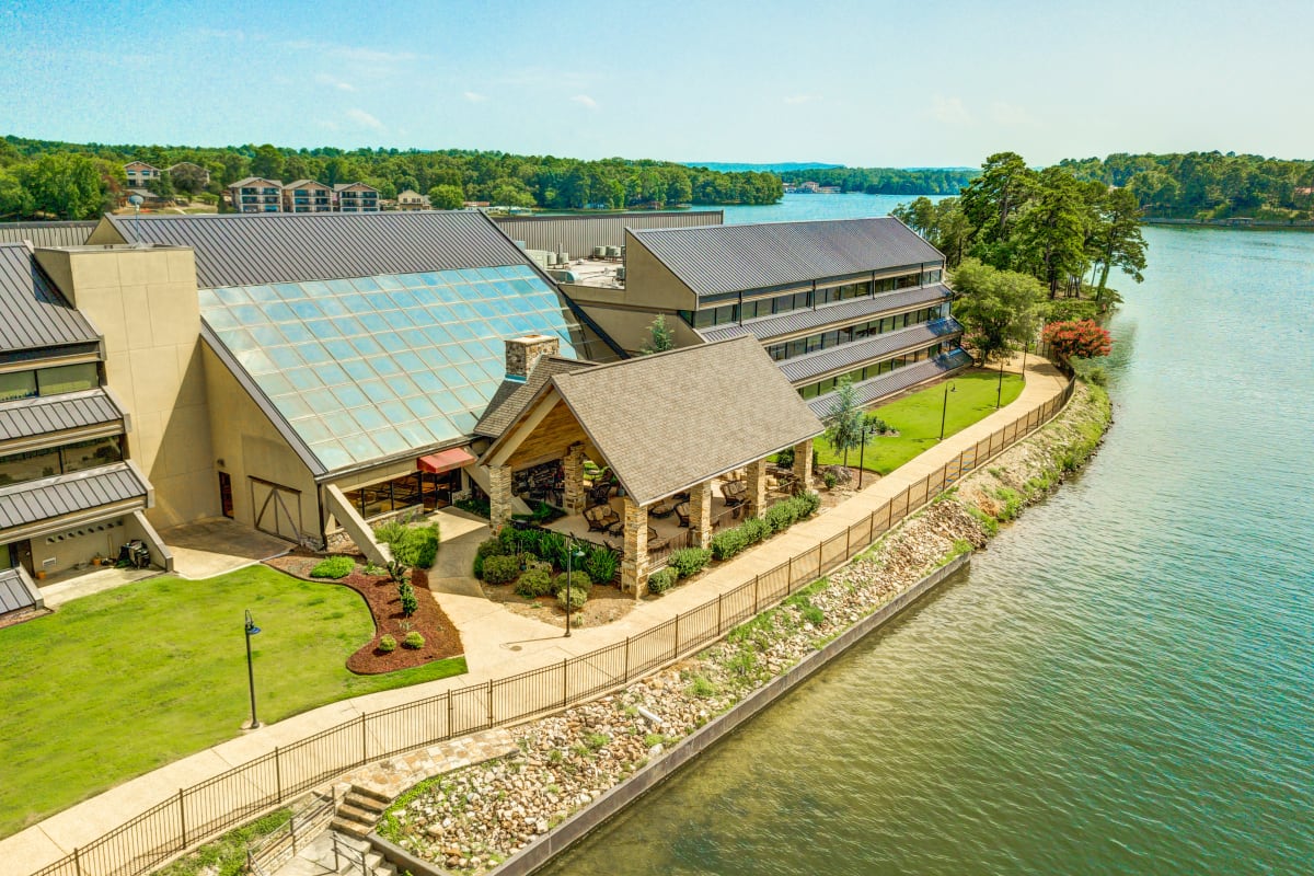 Senior living at The Atrium at Serenity Pointe in Hot Springs, Arkansas