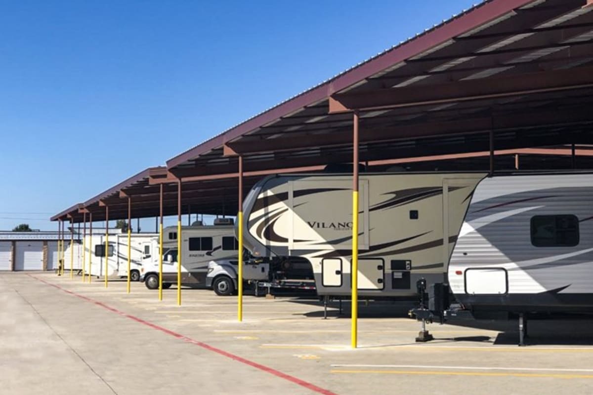 Covered RV and Boat parking in Dallas, Texas at Storage 365