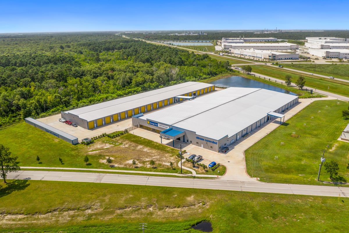 Exterior and surrounding parking lot at Storage Star Red Bluff in Pasadena, Texas