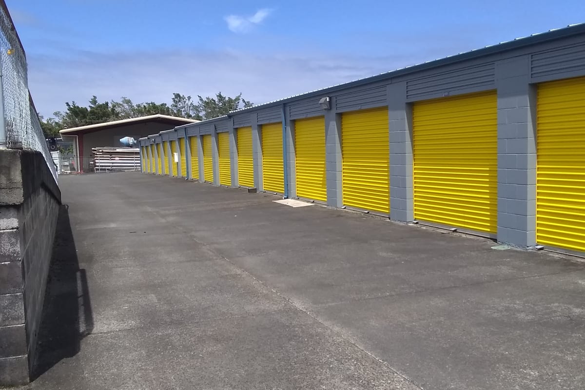 A wide driveway for loading outdoor units at Storage Star Hilo in Keaau, Hawaii