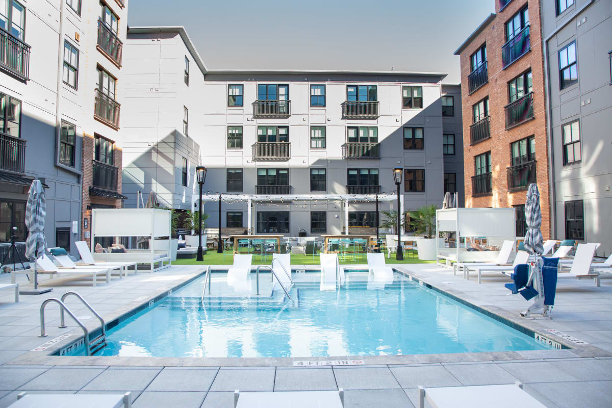 Resort-style swimming pool at 511 Meeting in Charleston, South Carolina