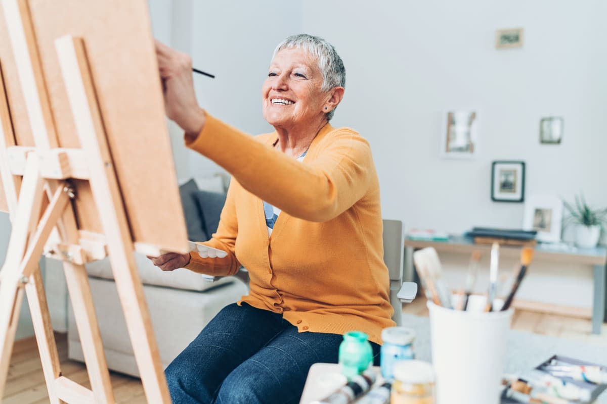 Residents painting at Monark Grove Clarkston in Clarkston, Michigan