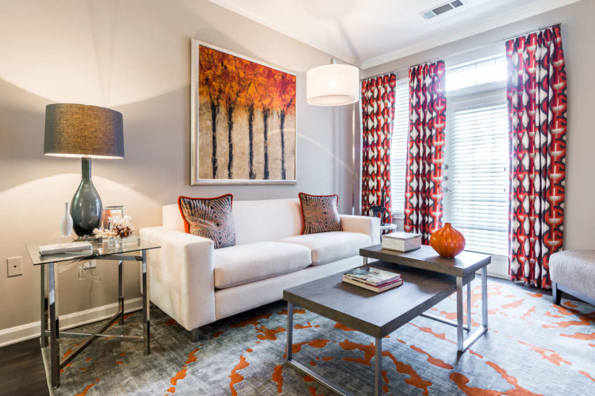 Colorful living room with modern furnishings and wood flooring at The Marq at Brookhaven in Atlanta, Georgia