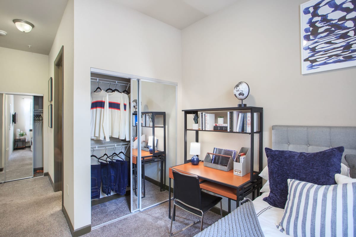 Bedroom with a large closet at 4050 Lofts in Tampa, Florida