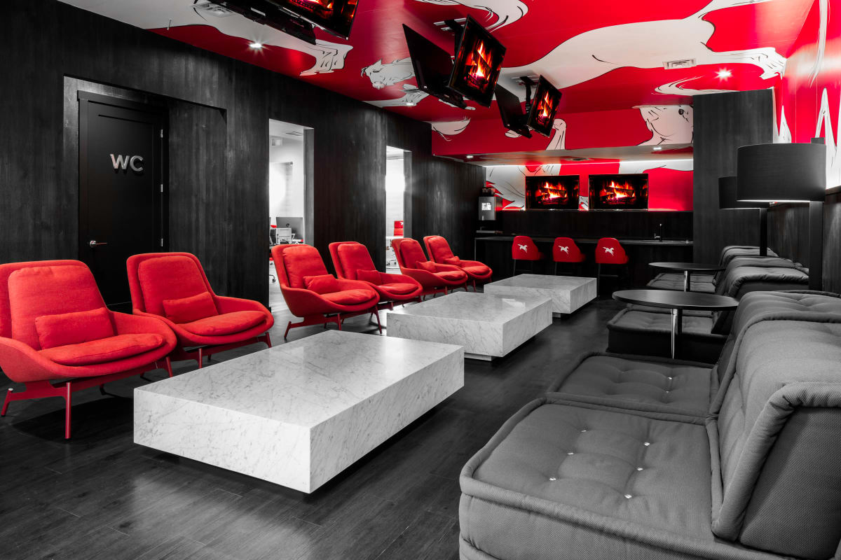 Resident lounge at The Scarlet in Lubbock, Texas