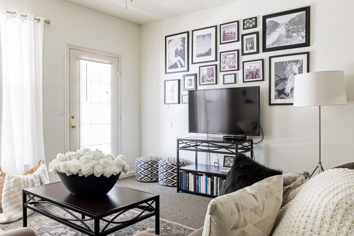 Living area at Carrollton Crossing in Carrollton, Georgia