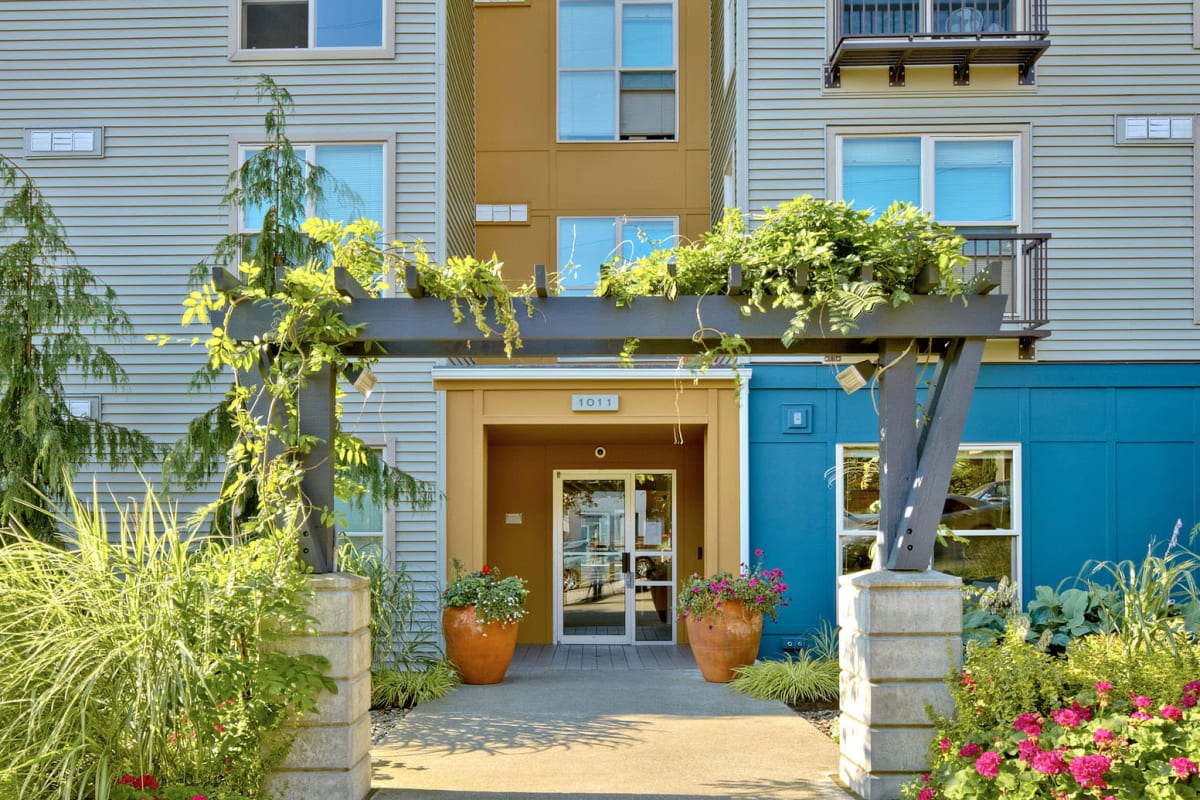 Lushly landscaped walkway leading to the building entrance at Vantage Park Apartments in Seattle, Washington