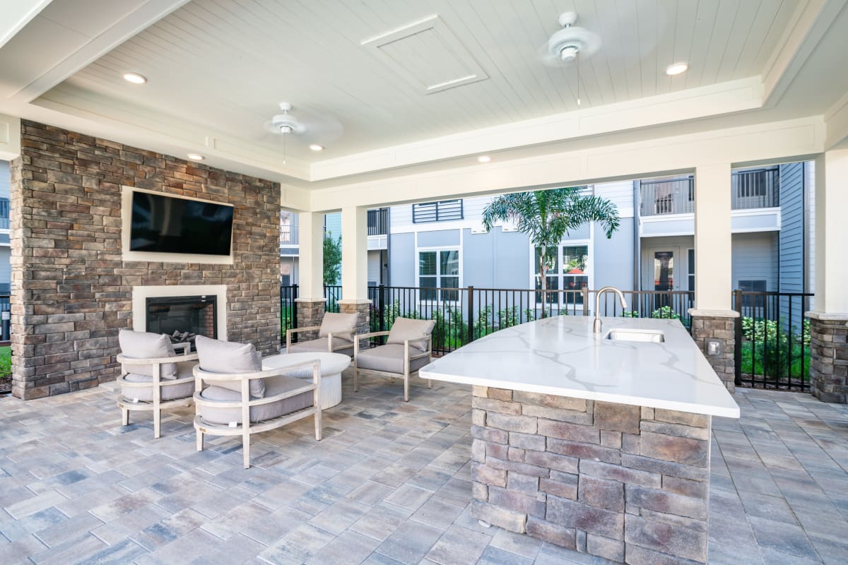 Outdoor barbecue area at The Pointe at Siena Ridge in Davenport, Florida
