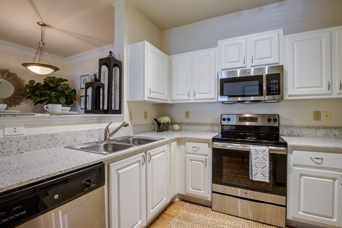 Upscale kitchen at Estates at Perimeter in Augusta, Georgia