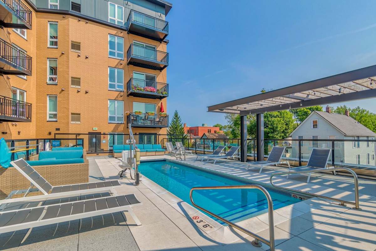 Luxury living at Maple and Main Apartments in Downers Grove, IL