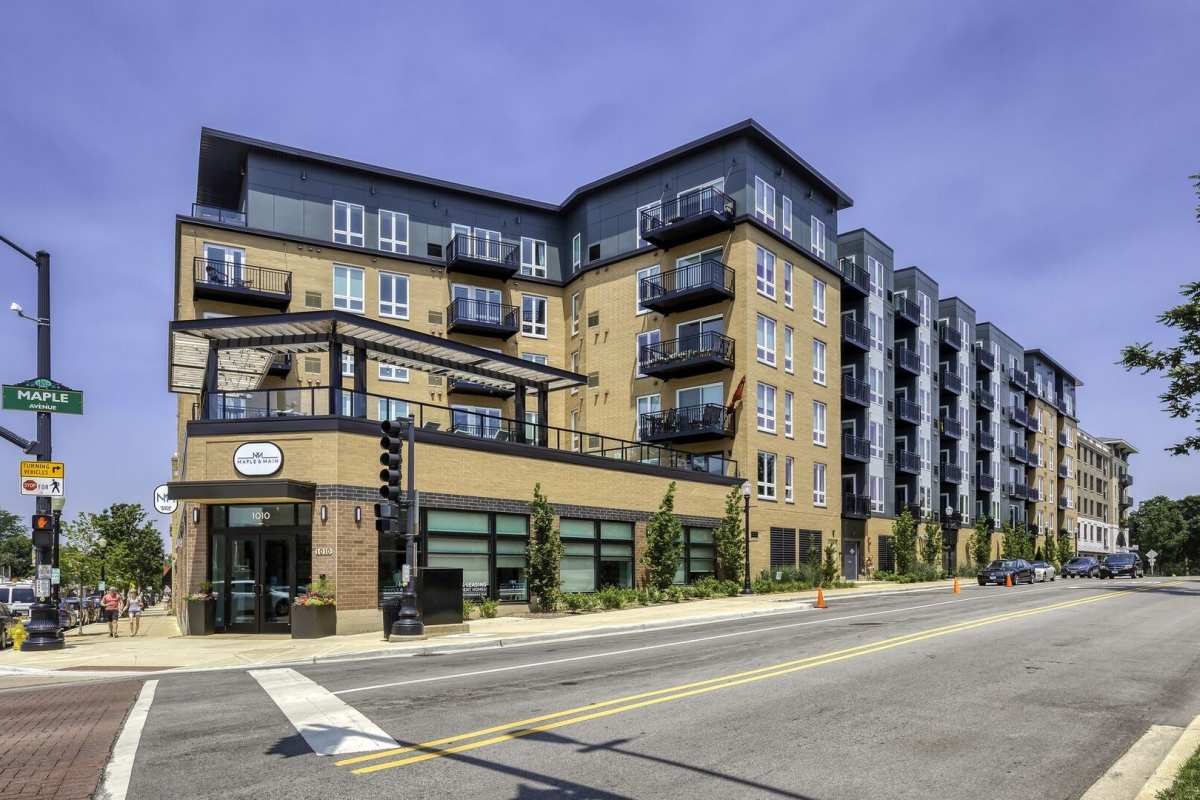 Luxury living at Maple and Main Apartments in Downers Grove, IL