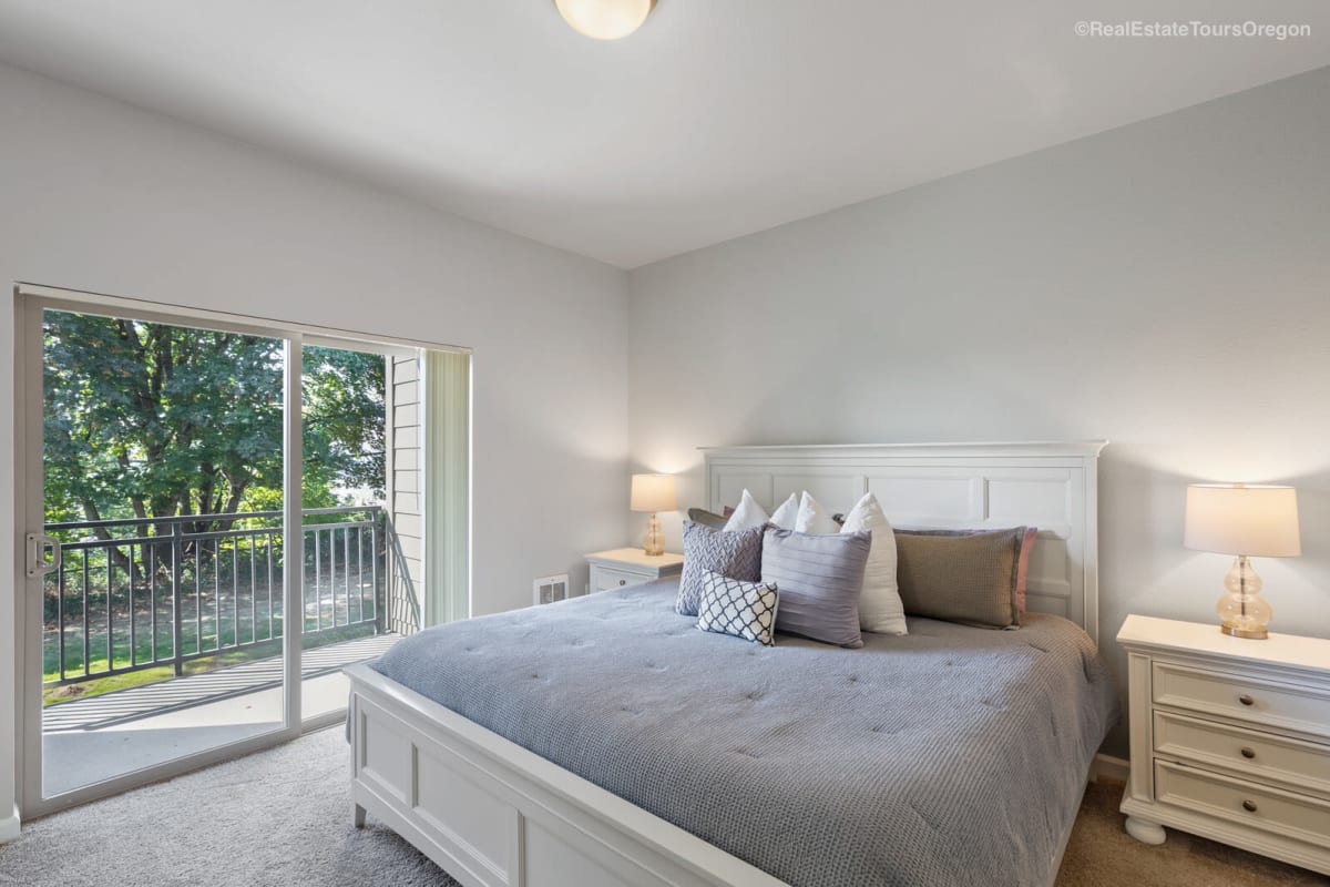 bedroom with large window at Columbia View in Vancouver, Washington